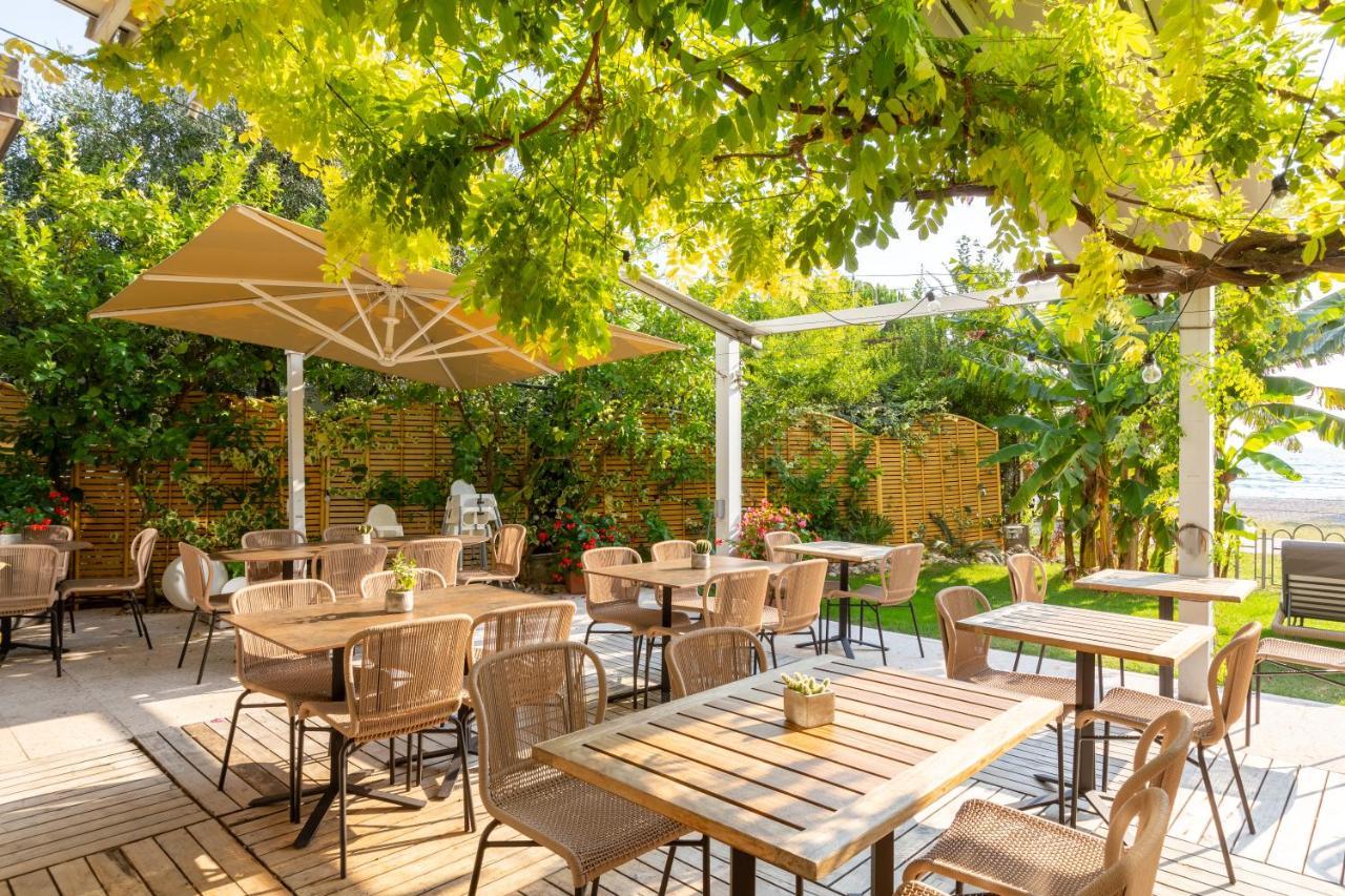 Hotel Baia Azzurra - Lake Front Torbole Sul Garda Exterior photo