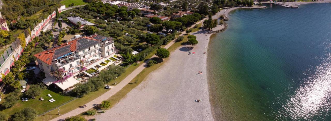 Hotel Baia Azzurra - Lake Front Torbole Sul Garda Exterior photo