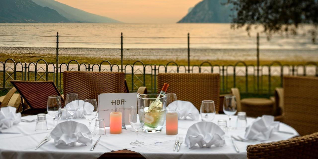 Hotel Baia Azzurra - Lake Front Torbole Sul Garda Exterior photo