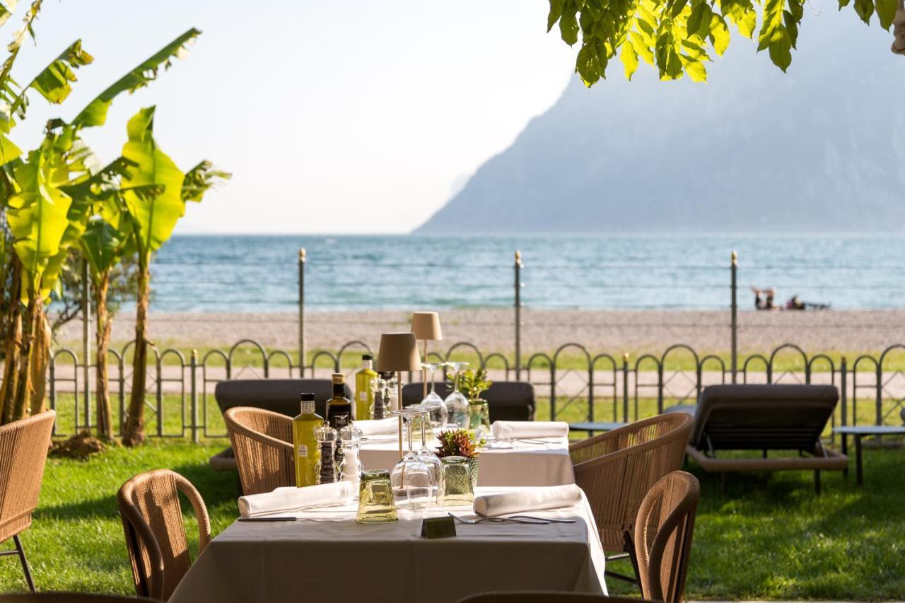 Hotel Baia Azzurra - Lake Front Torbole Sul Garda Exterior photo