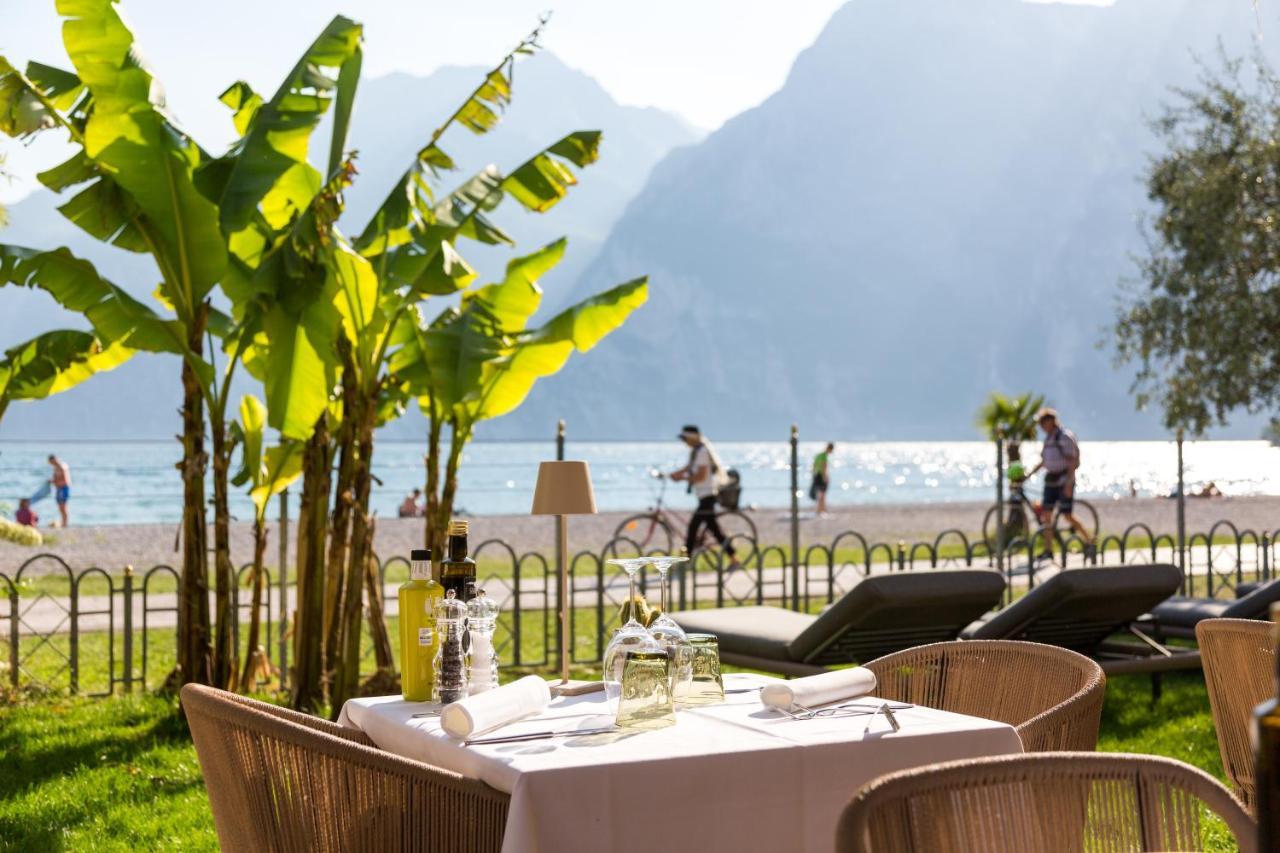Hotel Baia Azzurra - Lake Front Torbole Sul Garda Exterior photo