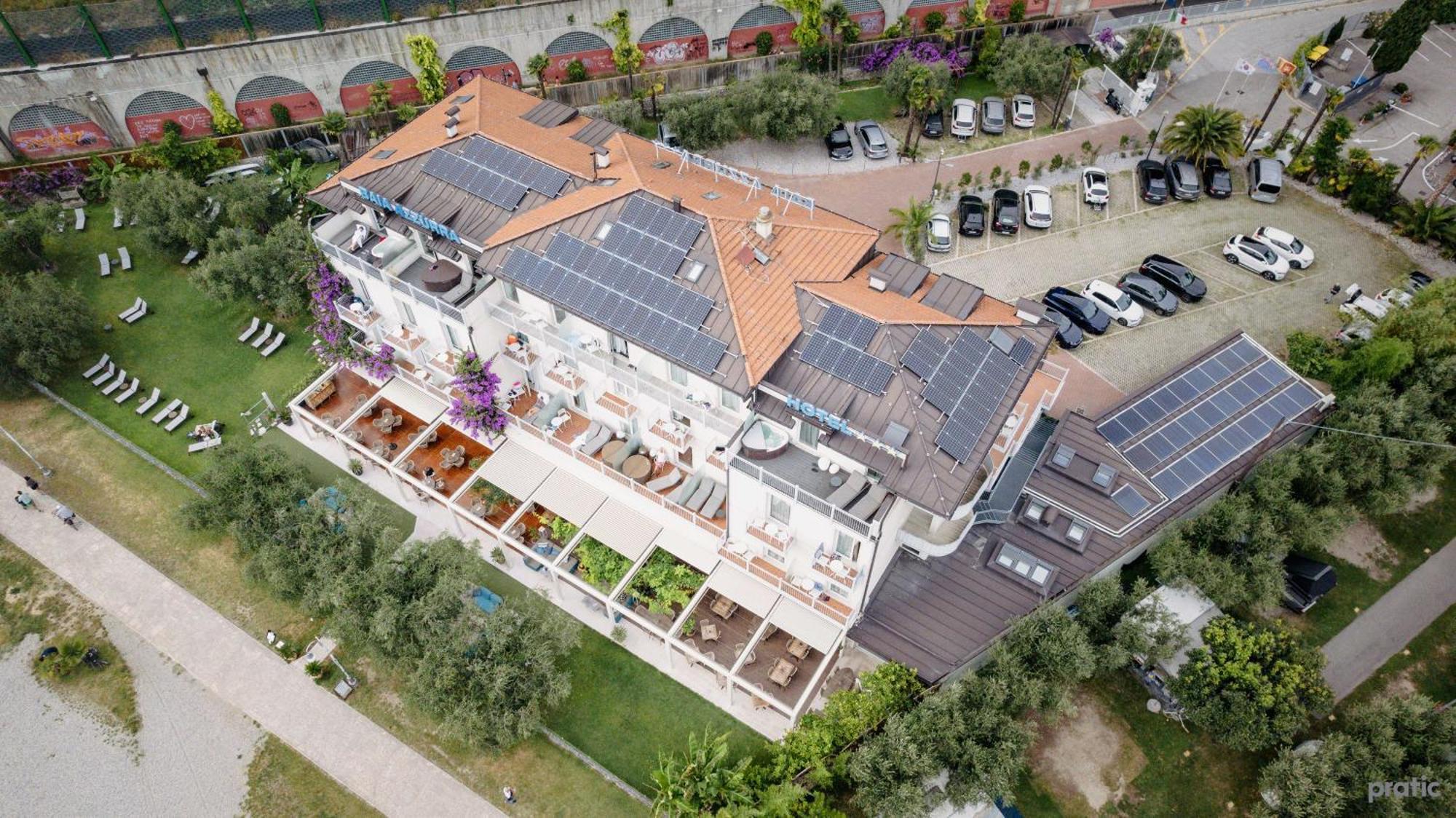 Hotel Baia Azzurra - Lake Front Torbole Sul Garda Exterior photo