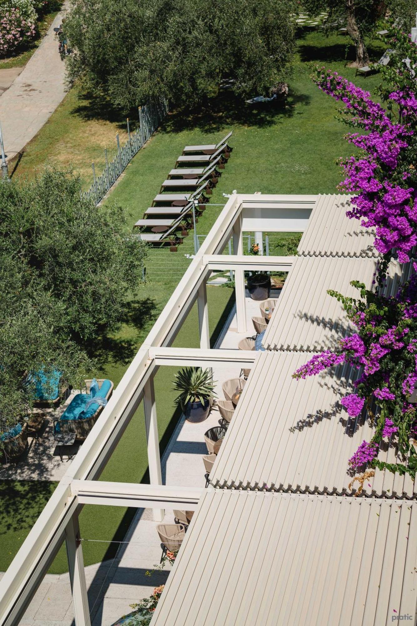 Hotel Baia Azzurra - Lake Front Torbole Sul Garda Exterior photo