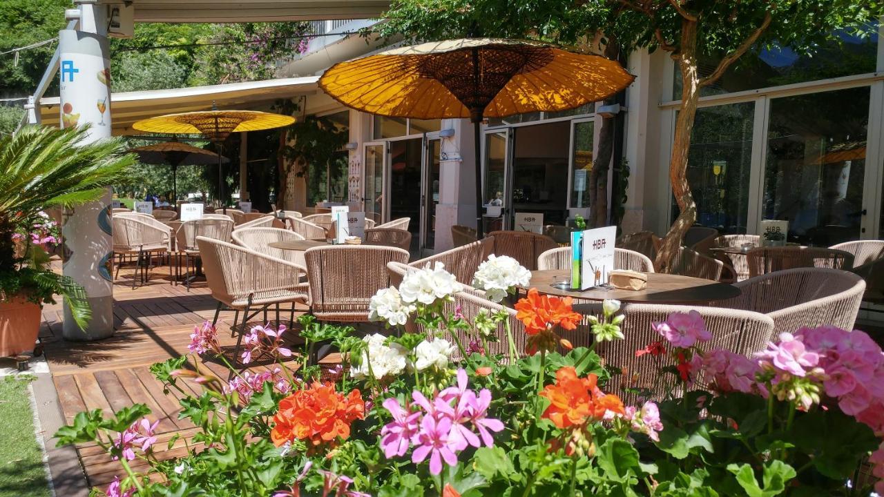 Hotel Baia Azzurra - Lake Front Torbole Sul Garda Exterior photo